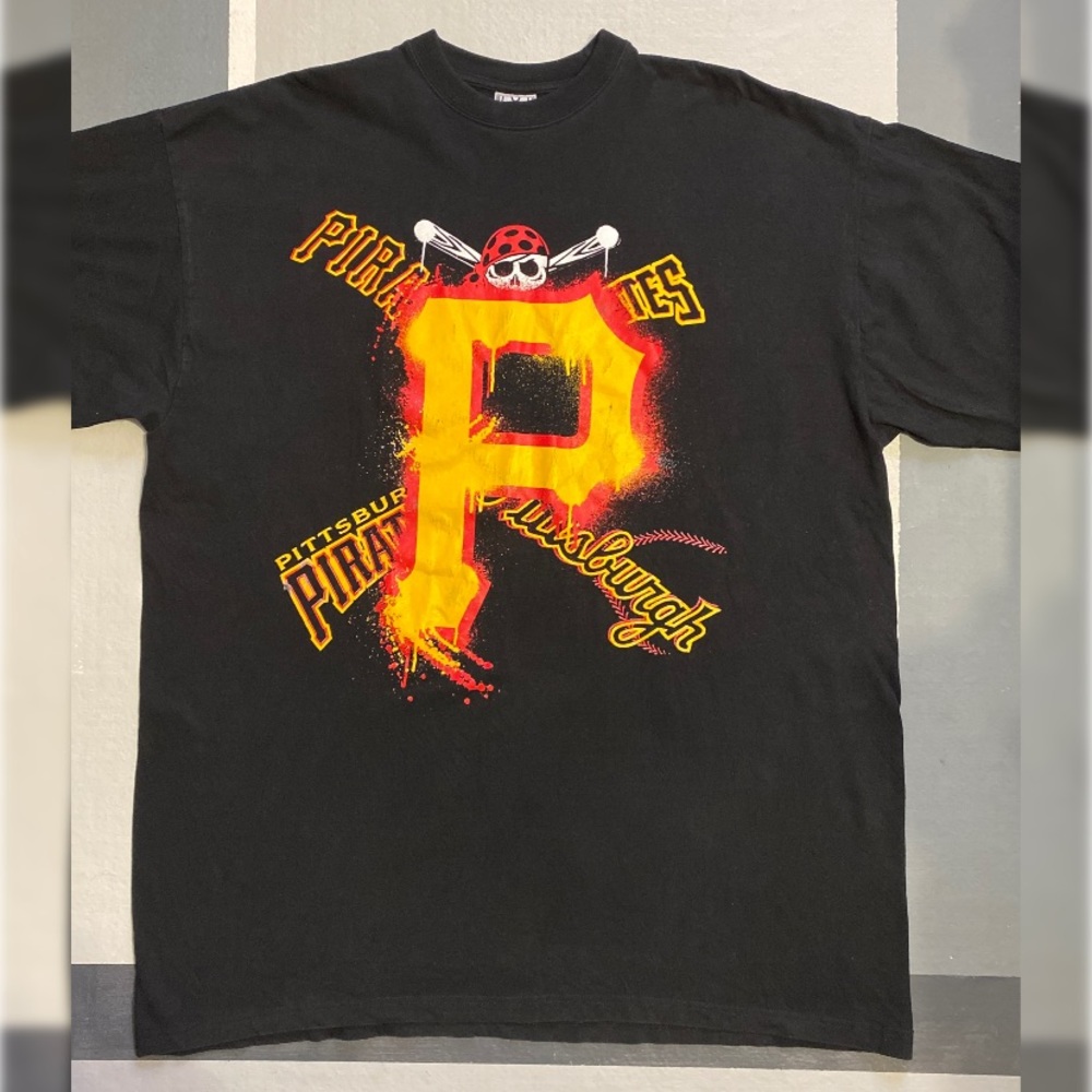 Men's Super Heavy Weight Pittsburgh Pirates T-Shirt